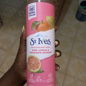 St. Ives Pink Lemon & Mandarin Orange Exfoliating Body Wash 650ml